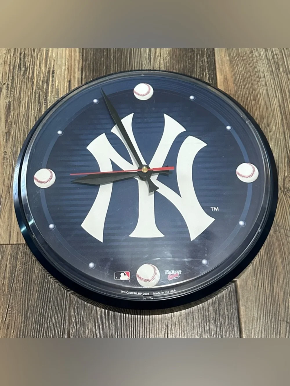 NY Yankees hanging wall clock battery operated 2004 WinCraft made in USA